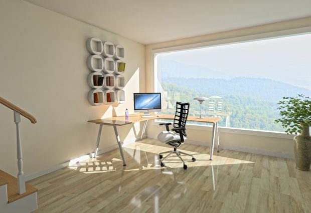 משרד עם כסא ומחשב